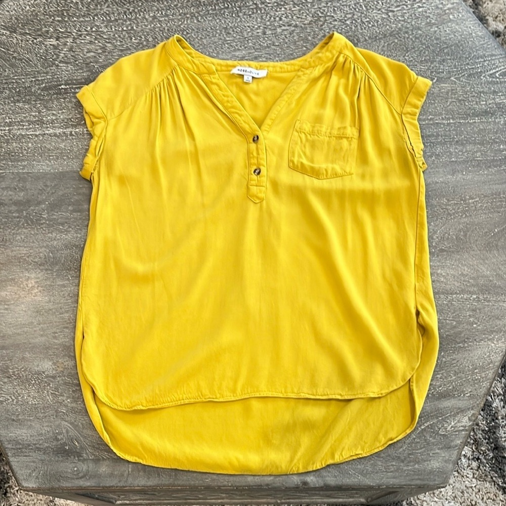 Women’s Rose & Olive Small Yellow Cap Sleeve Blouse
